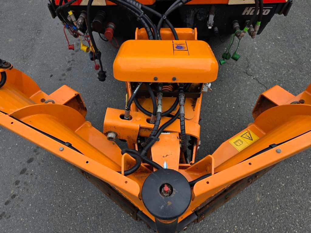 Fahrzeugabbildung Multicar M29C HK 4x4 mit Schneeschiebeschild, 3-S-Kipper