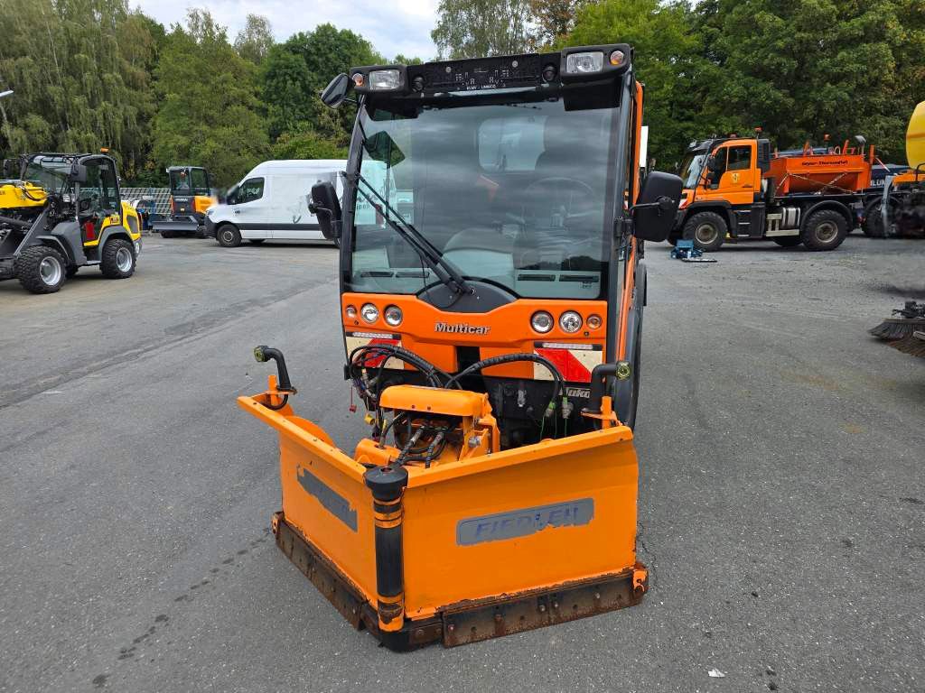 Fahrzeugabbildung Multicar M29C HK 4x4 mit Schneeschiebeschild, 3-S-Kipper