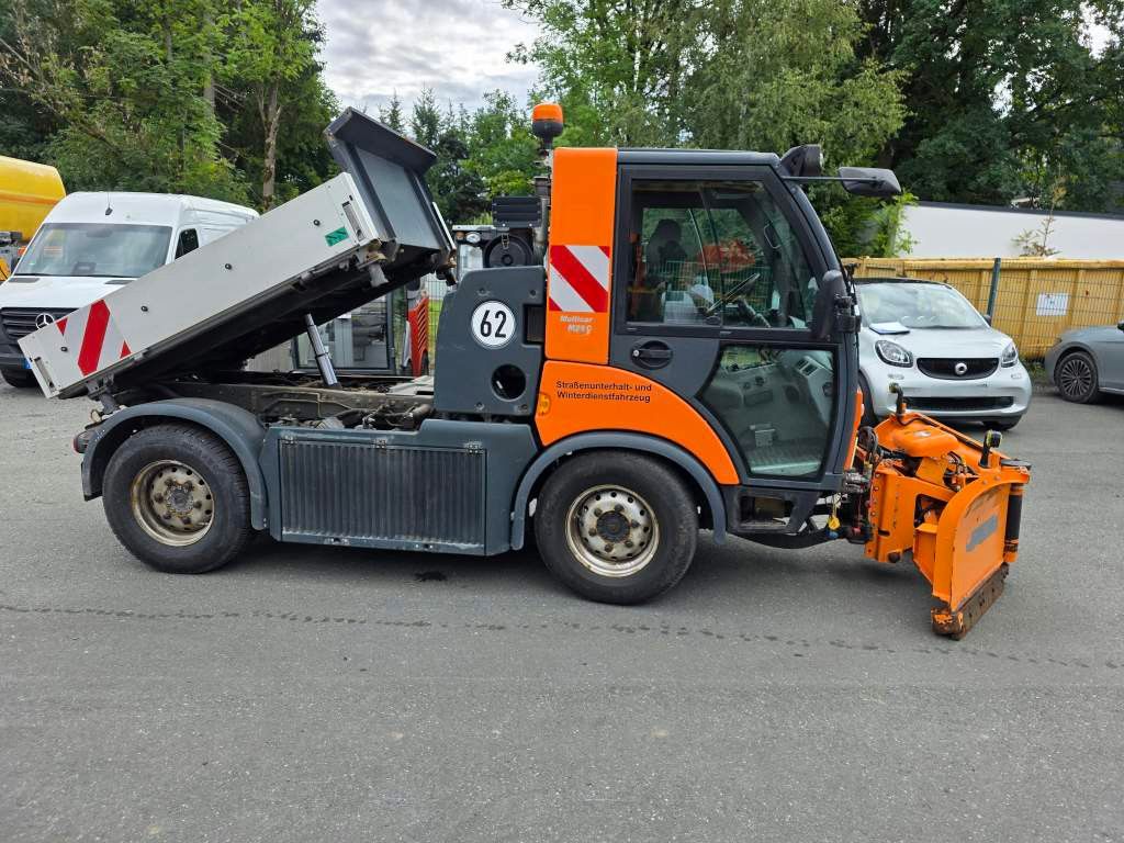Fahrzeugabbildung Multicar M29C HK 4x4 mit Schneeschiebeschild, 3-S-Kipper