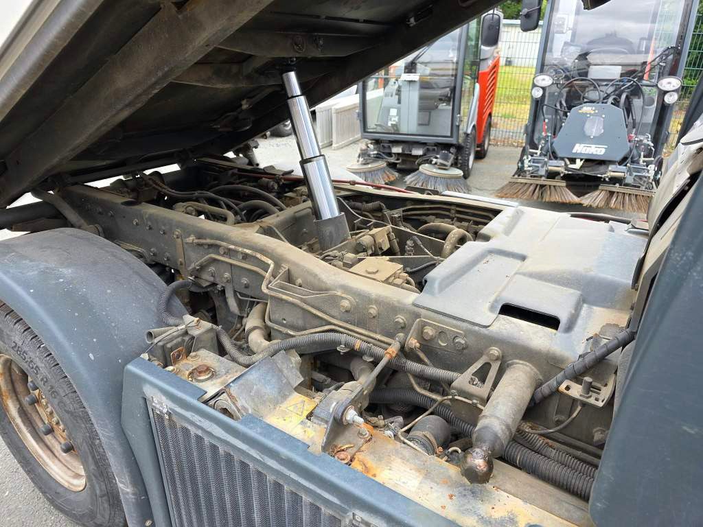 Fahrzeugabbildung Multicar M29C HK 4x4 mit Schneeschiebeschild, 3-S-Kipper