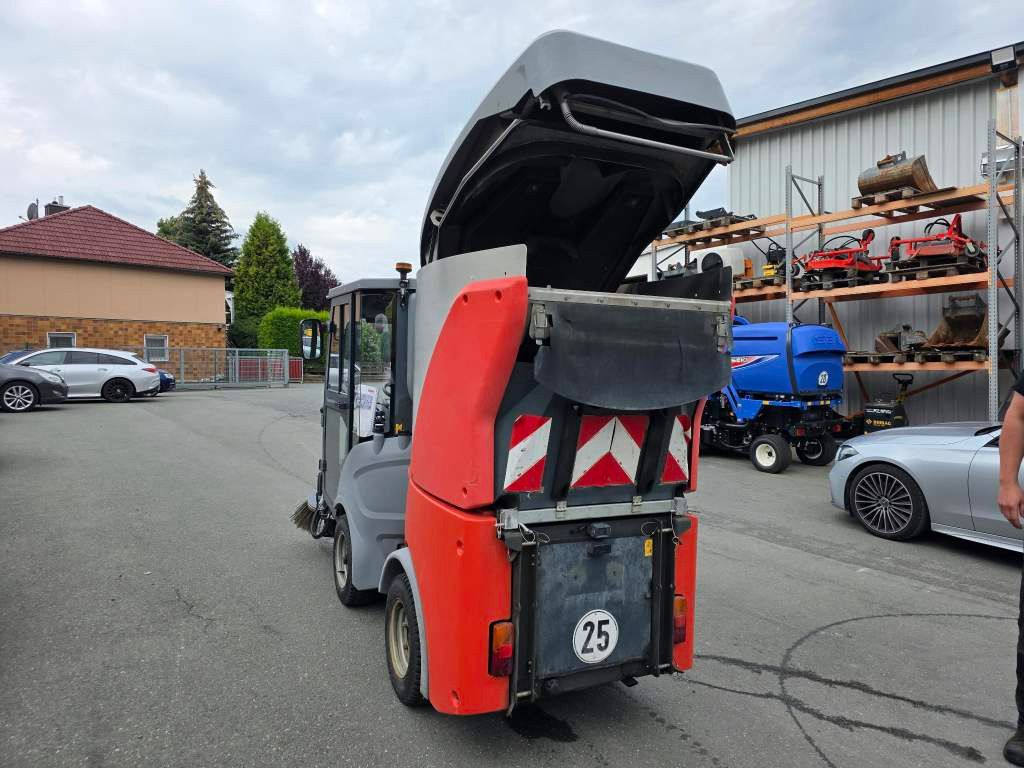 Fahrzeugabbildung Hako Citymaster 600 mit 2 Besen,Mähwerk,Winterdienst