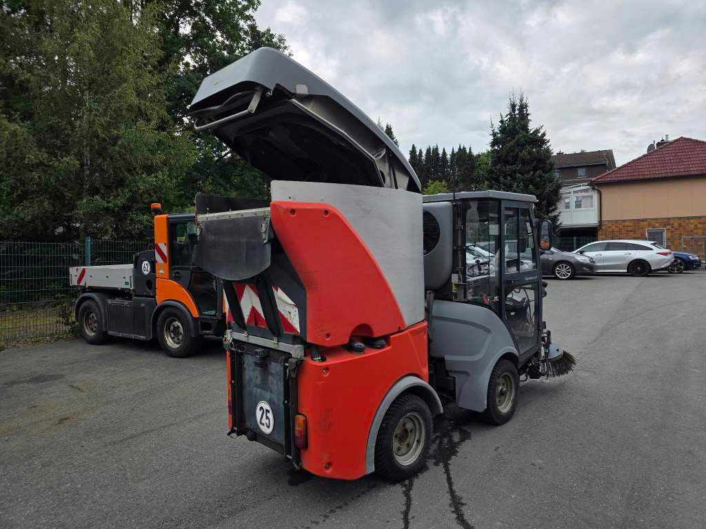 Fahrzeugabbildung Hako Citymaster 600 mit 2 Besen,Mähwerk,Winterdienst
