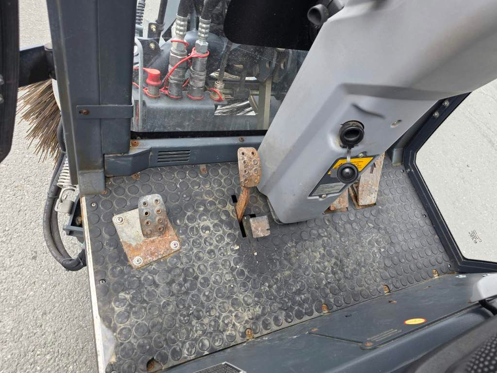 Fahrzeugabbildung Hako Citymaster 600 mit 2 Besen,Mähwerk,Winterdienst