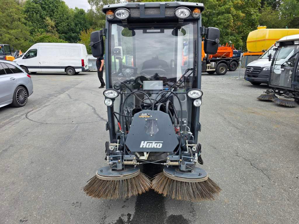 Fahrzeugabbildung Hako Citymaster 600 mit 2 Besen,Mähwerk,Winterdienst