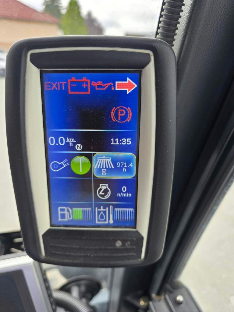Fahrzeugabbildung Hako Citymaster 600 mit 2 Besen,Mähwerk,Winterdienst