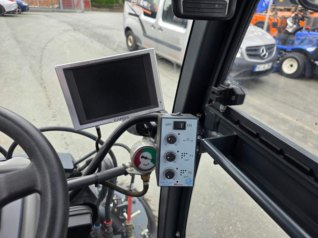Fahrzeugabbildung Hako Citymaster 600 mit 2 Besen,Mähwerk,Winterdienst