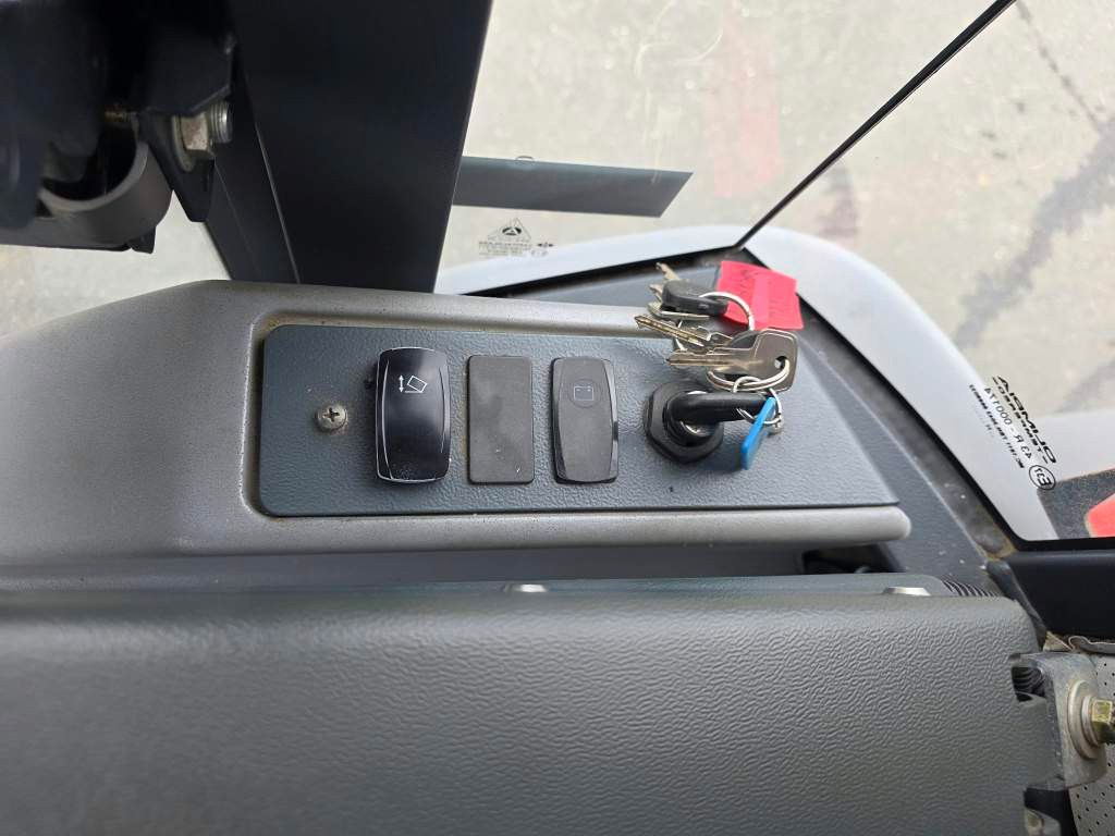 Fahrzeugabbildung Hako Citymaster 600 mit 2 Besen,Mähwerk,Winterdienst