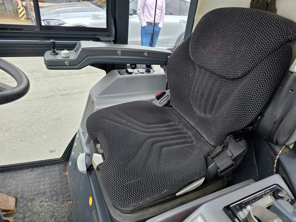 Fahrzeugabbildung Hako Citymaster 600 mit 2 Besen,Mähwerk,Winterdienst