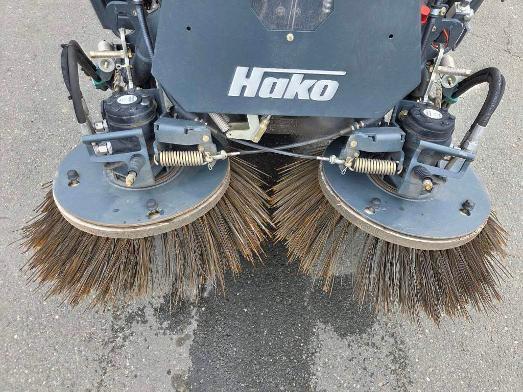 Fahrzeugabbildung Hako Citymaster 600 mit 2 Besen,Mähwerk,Winterdienst