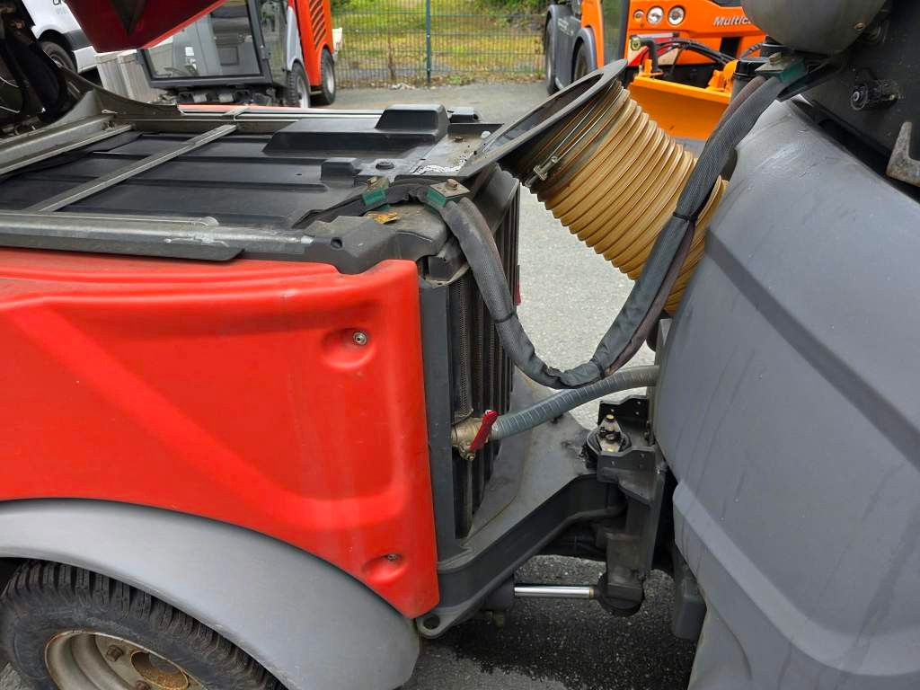 Fahrzeugabbildung Hako Citymaster 600 mit 2 Besen,Mähwerk,Winterdienst