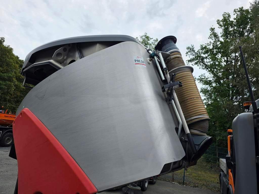 Fahrzeugabbildung Hako Citymaster 600 mit 2 Besen,Mähwerk,Winterdienst