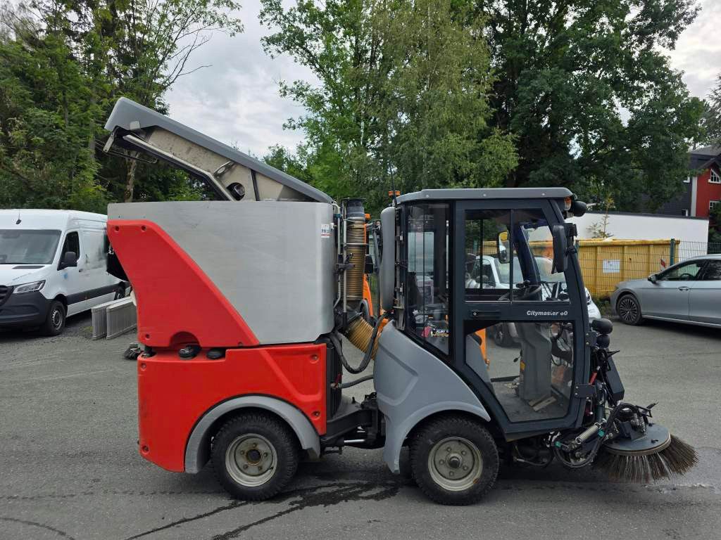 Fahrzeugabbildung Hako Citymaster 600 mit 2 Besen,Mähwerk,Winterdienst