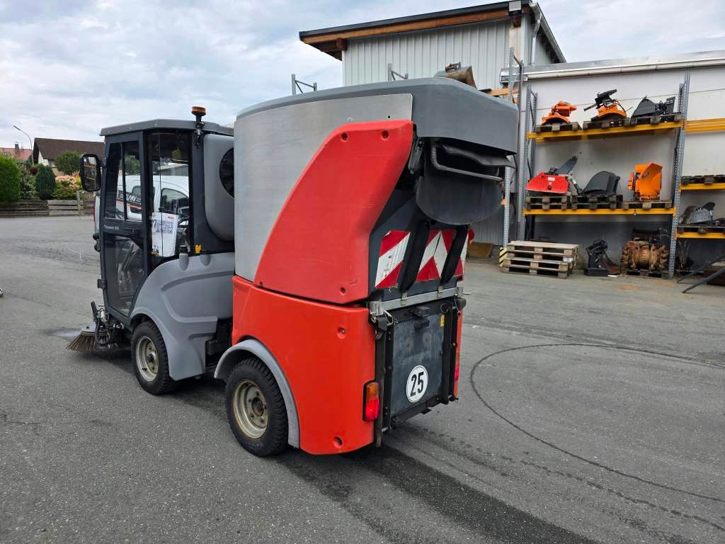 Fahrzeugabbildung Hako Citymaster 600 mit 2 Besen,Mähwerk,Winterdienst