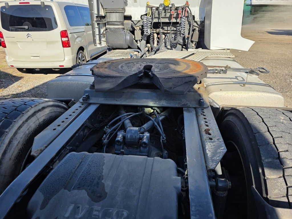 Fahrzeugabbildung Iveco 490 S-Way mit kleinem Unfallschaden, Retarder