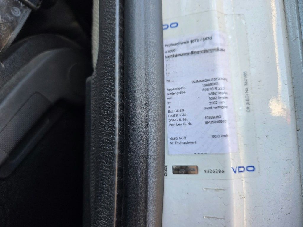 Fahrzeugabbildung Iveco 490 S-Way mit kleinem Unfallschaden, Retarder