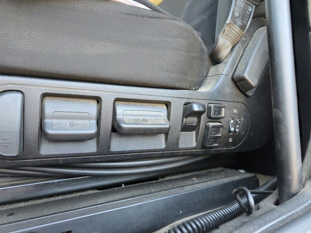 Fahrzeugabbildung Iveco 490 S-Way mit kleinem Unfallschaden, Retarder