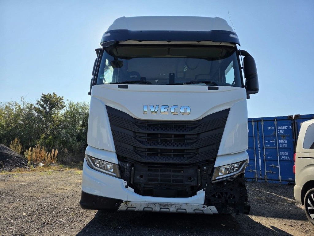 Fahrzeugabbildung Iveco 490 S-Way mit kleinem Unfallschaden, Retarder