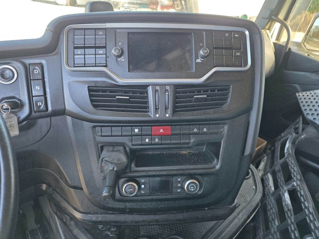 Fahrzeugabbildung Iveco 490 S-Way mit kleinem Unfallschaden, Retarder