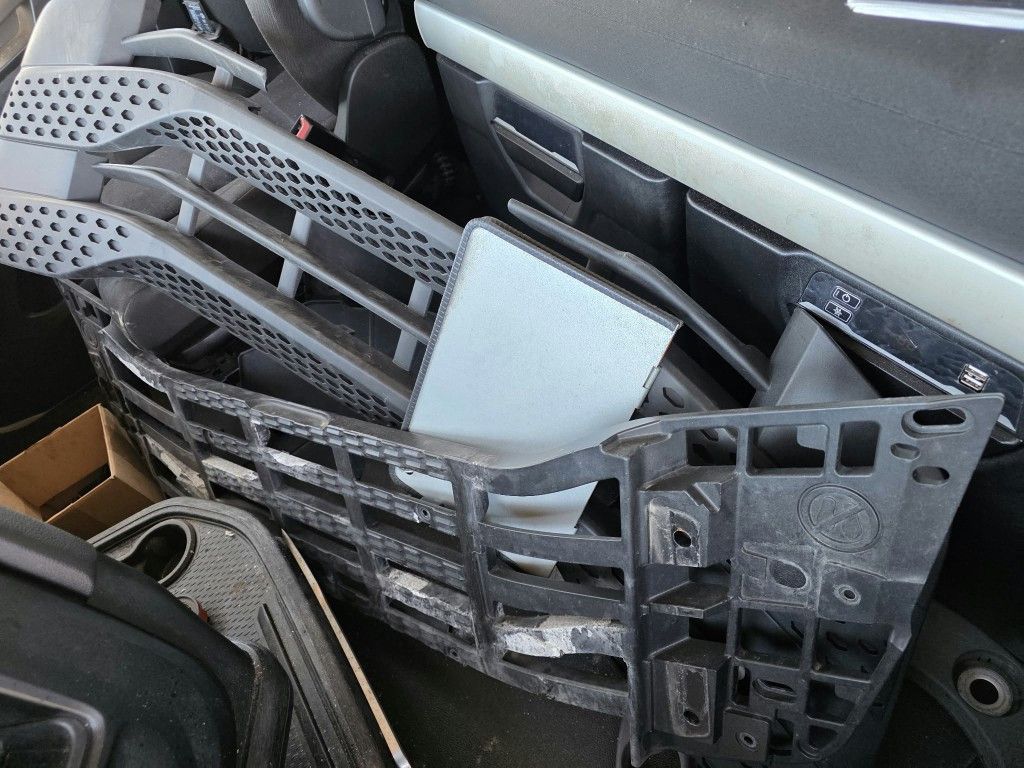 Fahrzeugabbildung Iveco 490 S-Way mit kleinem Unfallschaden, Retarder