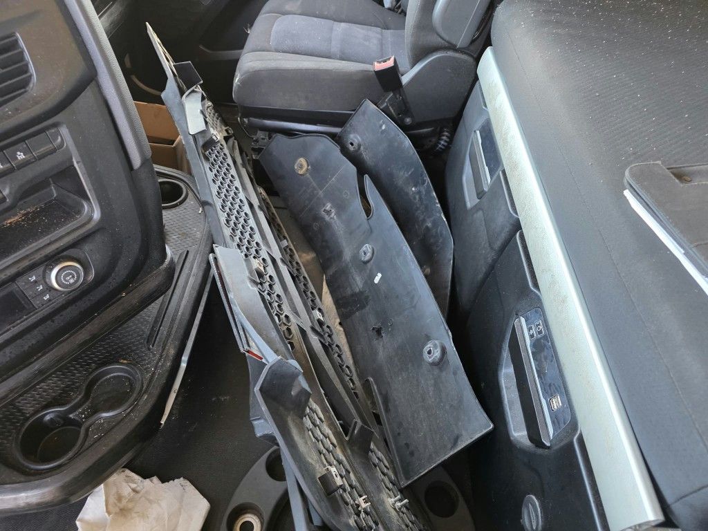 Fahrzeugabbildung Iveco 490 S-Way mit kleinem Unfallschaden, Retarder