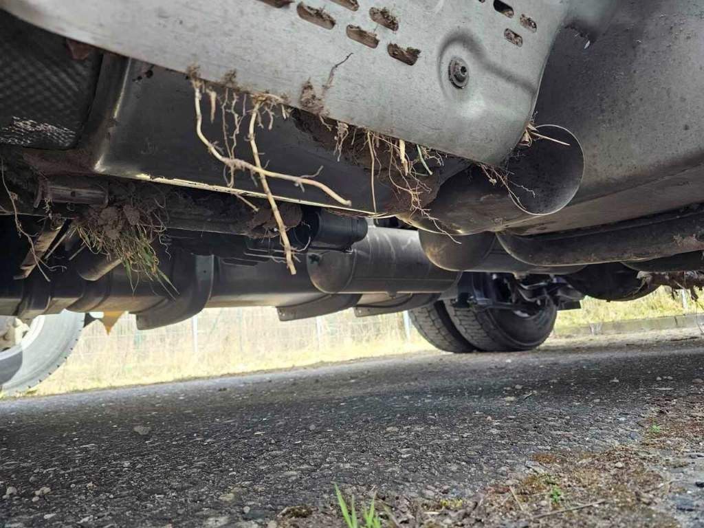 Fahrzeugabbildung Iveco 490 S-Way mit kleinem Unfallschaden, Retarder