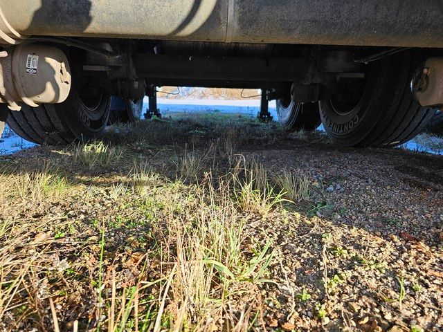 Fahrzeugabbildung Schmitz Cargobull Tankcontainer Chassis+Tankcontainer  Schwallwand