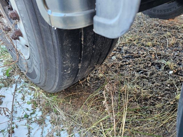 Fahrzeugabbildung Schmitz Cargobull 20" Tankconatinerchassis + Tankcontainer