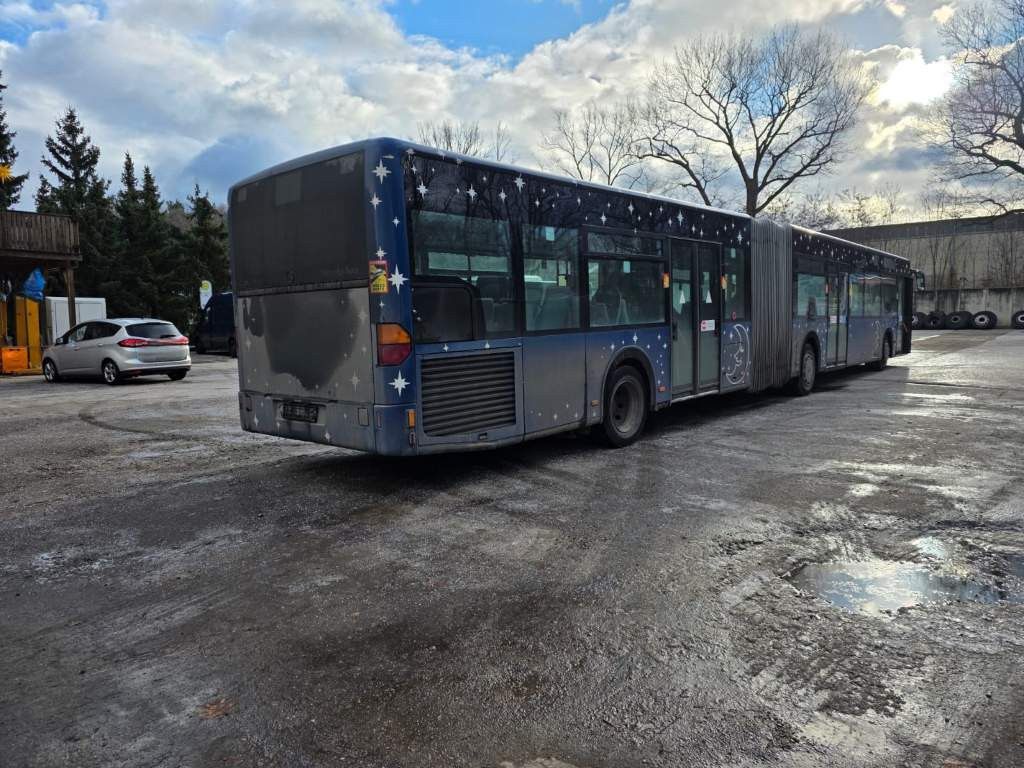 Fahrzeugabbildung Mercedes-Benz Citaro O530 Gelenkbus, 53+109+1, LAWO