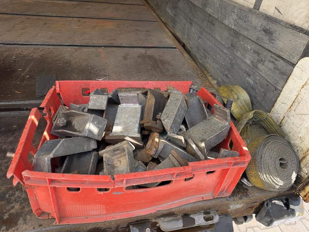 Fahrzeugabbildung Krone Gardine Lowliner, Joloda-Schienen, Hubdach