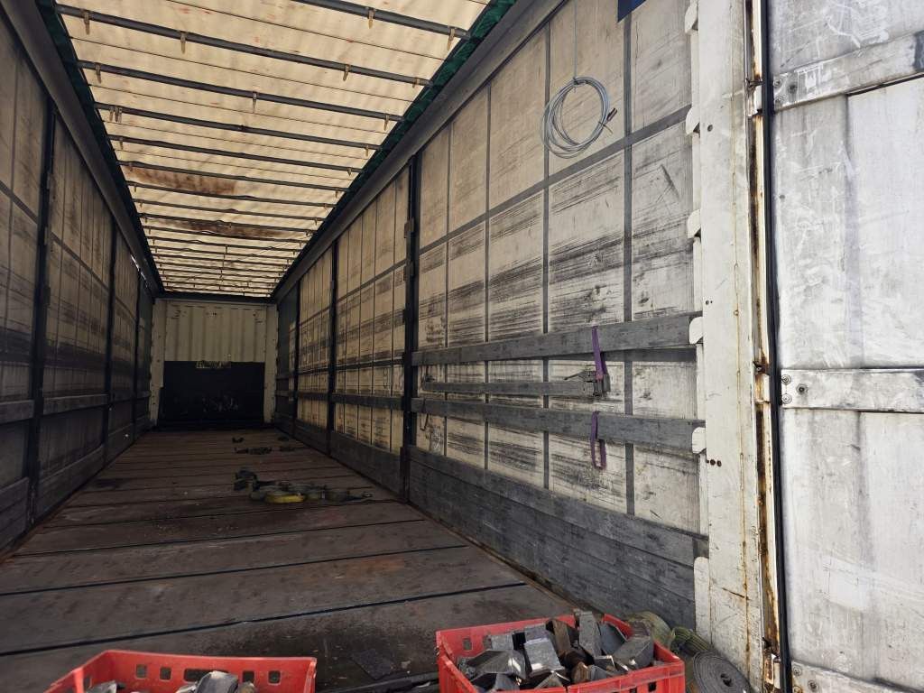 Fahrzeugabbildung Krone Gardine Lowliner, Joloda-Schienen, Hubdach