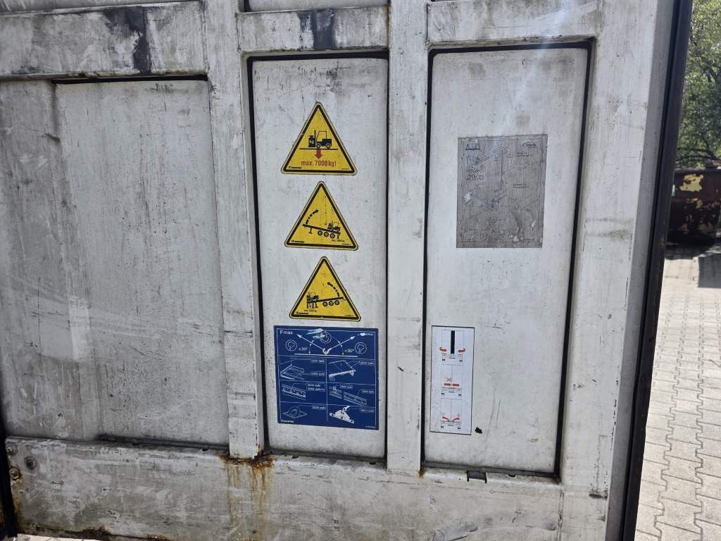 Fahrzeugabbildung Krone Gardine Lowliner, Joloda-Schienen, Hubdach