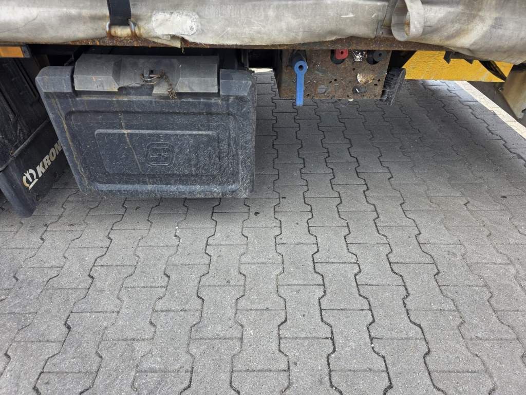 Fahrzeugabbildung Krone Gardine Lowliner, Joloda-Schienen, Hubdach