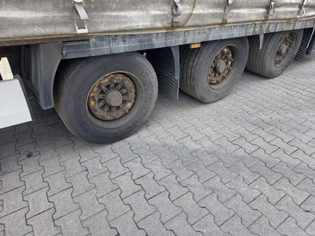 Fahrzeugabbildung Krone Gardine Lowliner, Joloda-Schienen, Hubdach