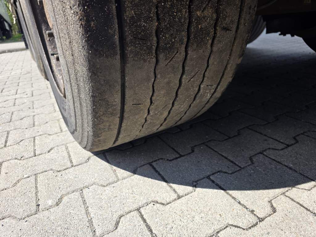 Fahrzeugabbildung Krone Gardine Lowliner, Joloda-Schienen, Hubdach