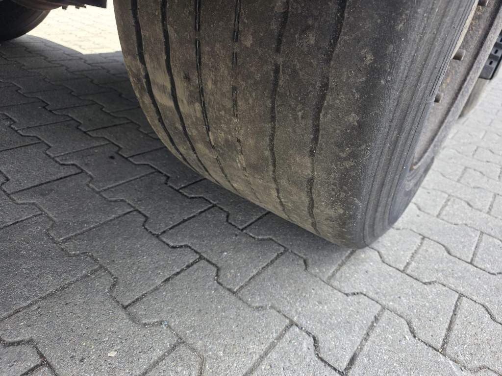 Fahrzeugabbildung Krone Gardine Lowliner, Joloda-Schienen, Hubdach