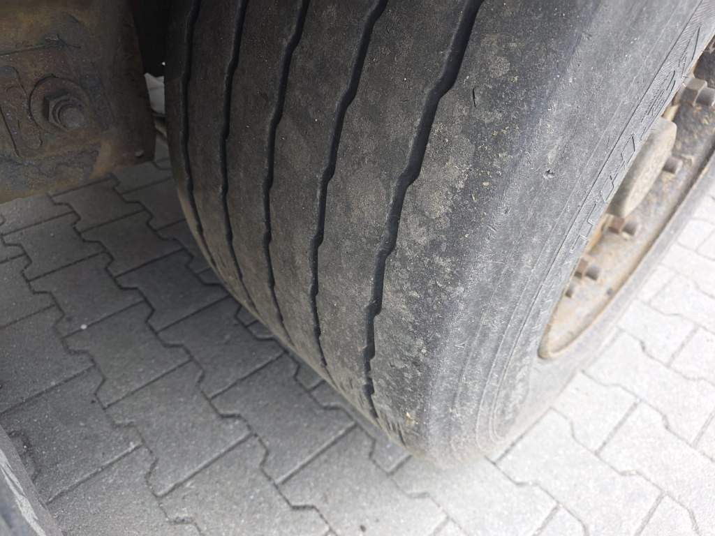 Fahrzeugabbildung Krone Gardine Lowliner, Joloda-Schienen, Hubdach