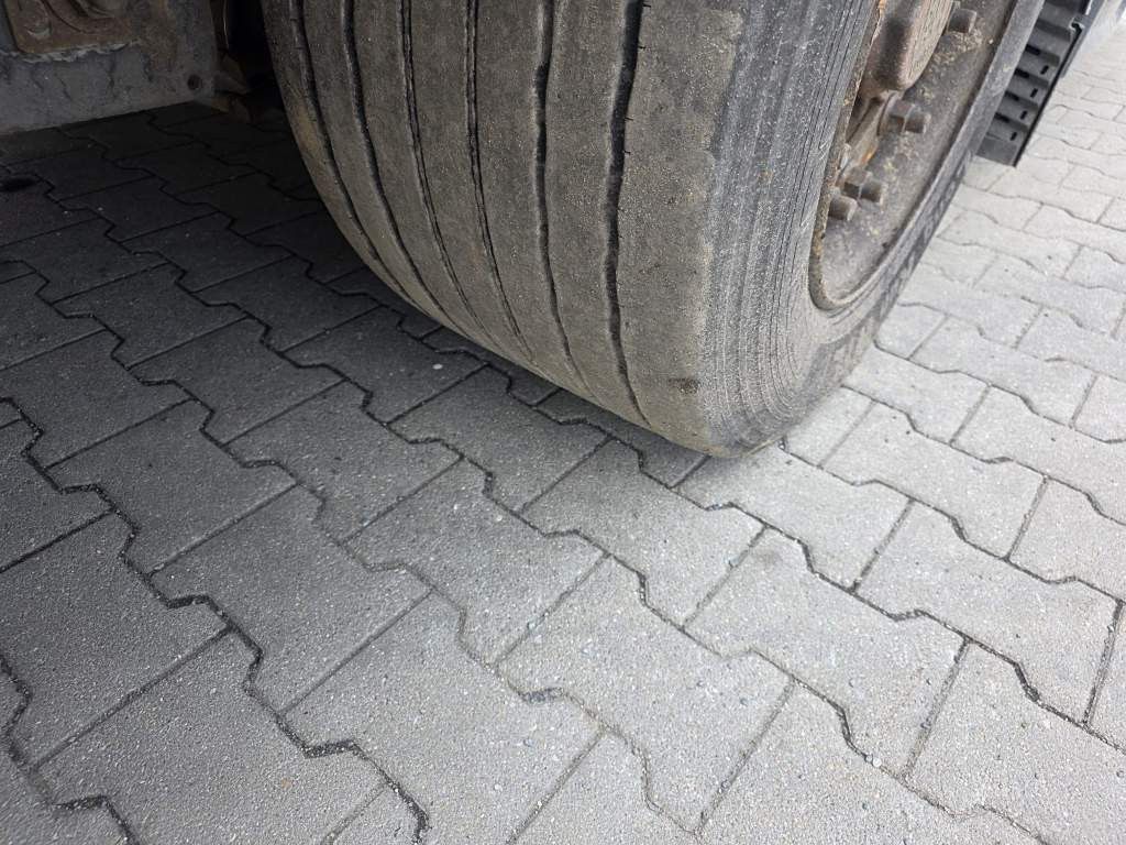 Fahrzeugabbildung Krone Gardine Lowliner, Joloda-Schienen, Hubdach