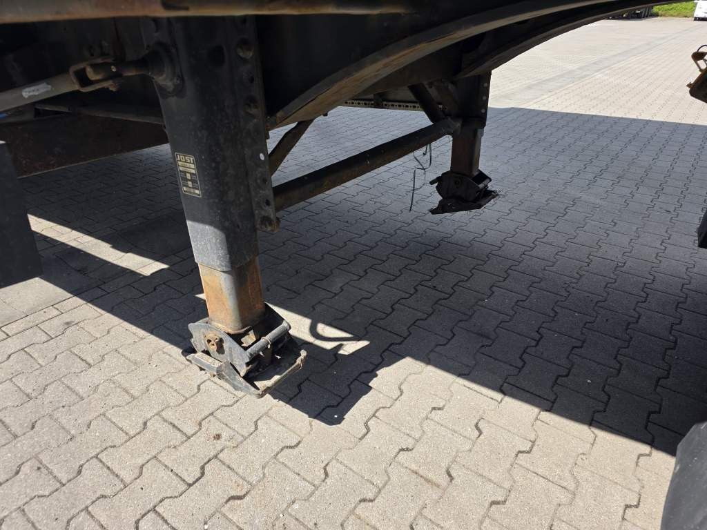 Fahrzeugabbildung Krone Gardine Lowliner, Joloda-Schienen, Hubdach