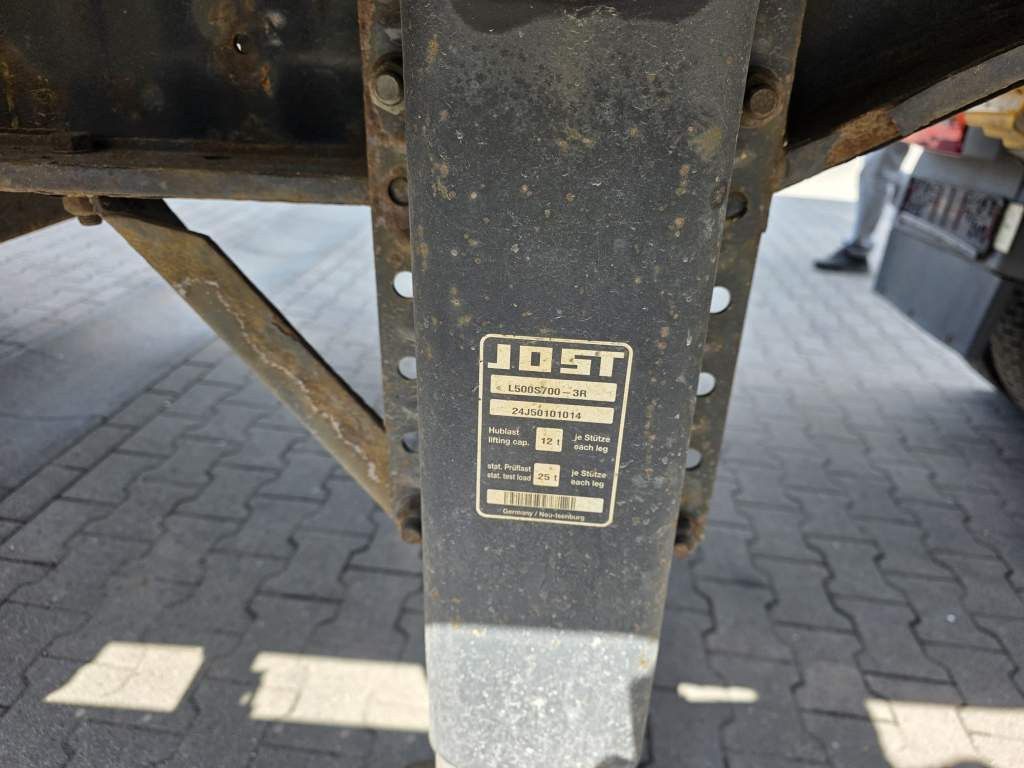 Fahrzeugabbildung Krone Gardine Lowliner, Joloda-Schienen, Hubdach