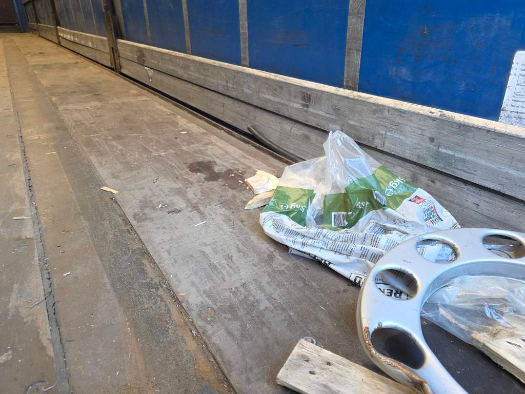 Fahrzeugabbildung Krone Mega Gardine mit Hubdach,Pal-Anschlag li+re