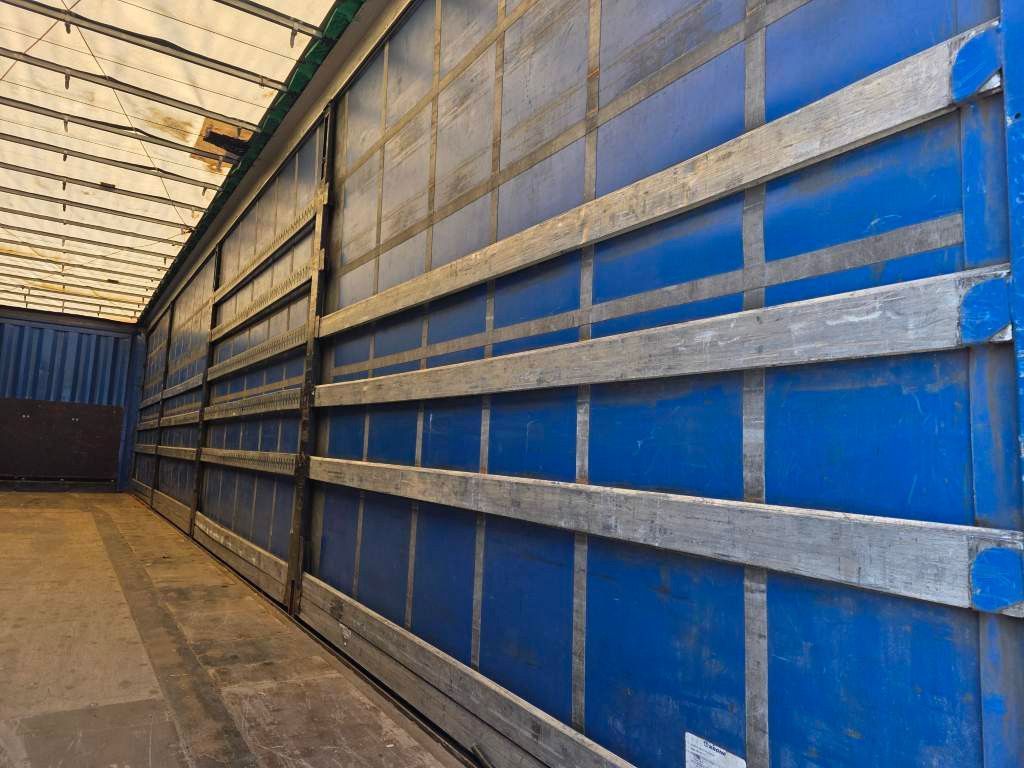 Fahrzeugabbildung Krone Mega Gardine mit Hubdach,Pal-Anschlag li+re