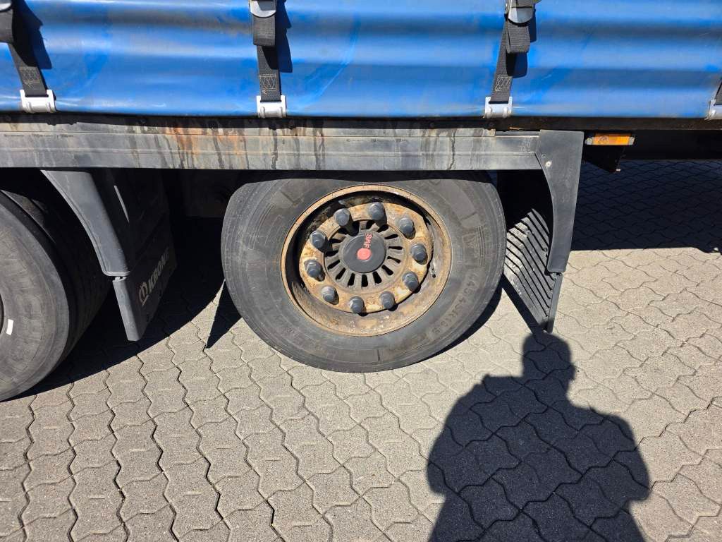 Fahrzeugabbildung Krone Mega Gardine mit Hubdach,Pal-Anschlag li+re