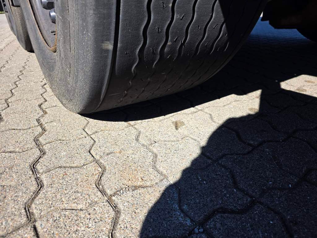 Fahrzeugabbildung Krone Mega Gardine mit Hubdach,Pal-Anschlag li+re