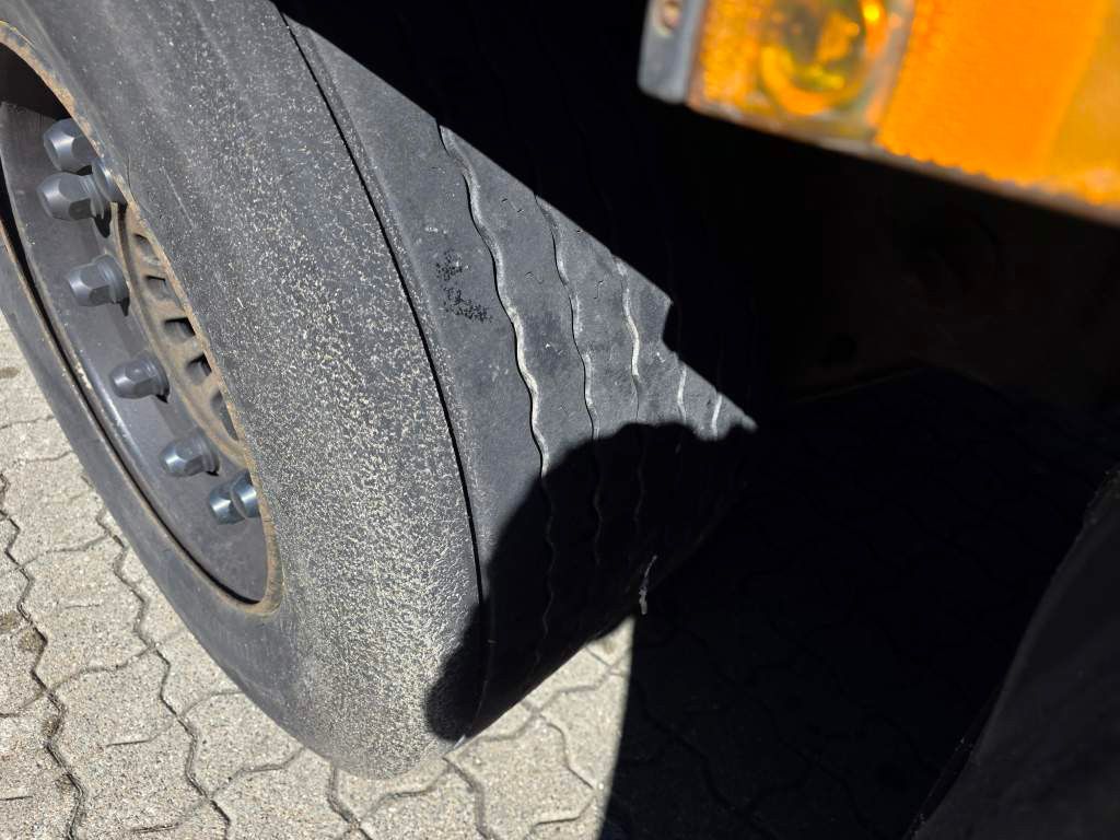 Fahrzeugabbildung Krone Mega Gardine mit Hubdach,Pal-Anschlag li+re