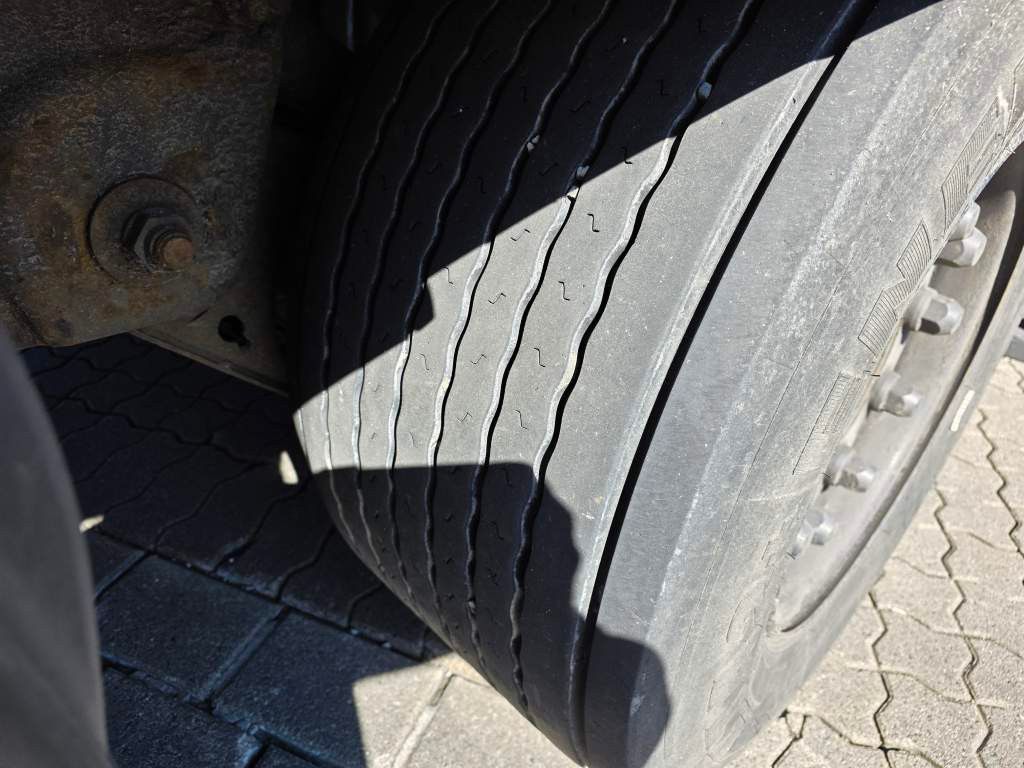 Fahrzeugabbildung Krone Mega Gardine mit Hubdach,Pal-Anschlag li+re