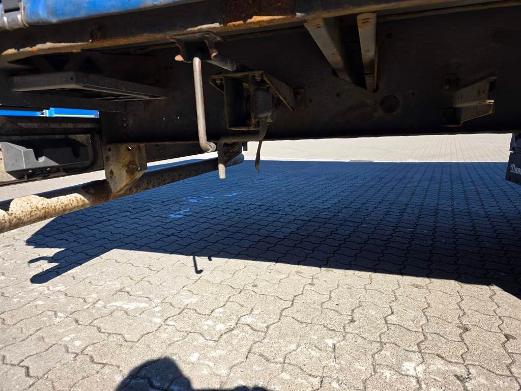 Fahrzeugabbildung Krone Mega Gardine mit Hubdach,Pal-Anschlag li+re