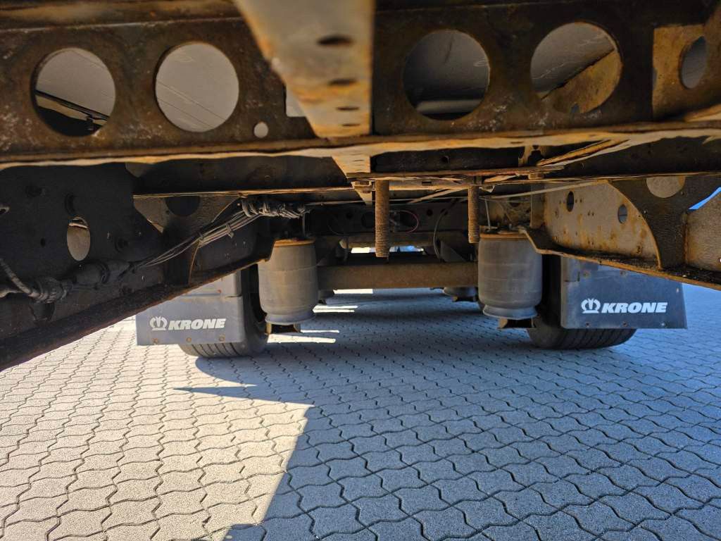 Fahrzeugabbildung Krone Mega Gardine mit Hubdach,Pal-Anschlag li+re