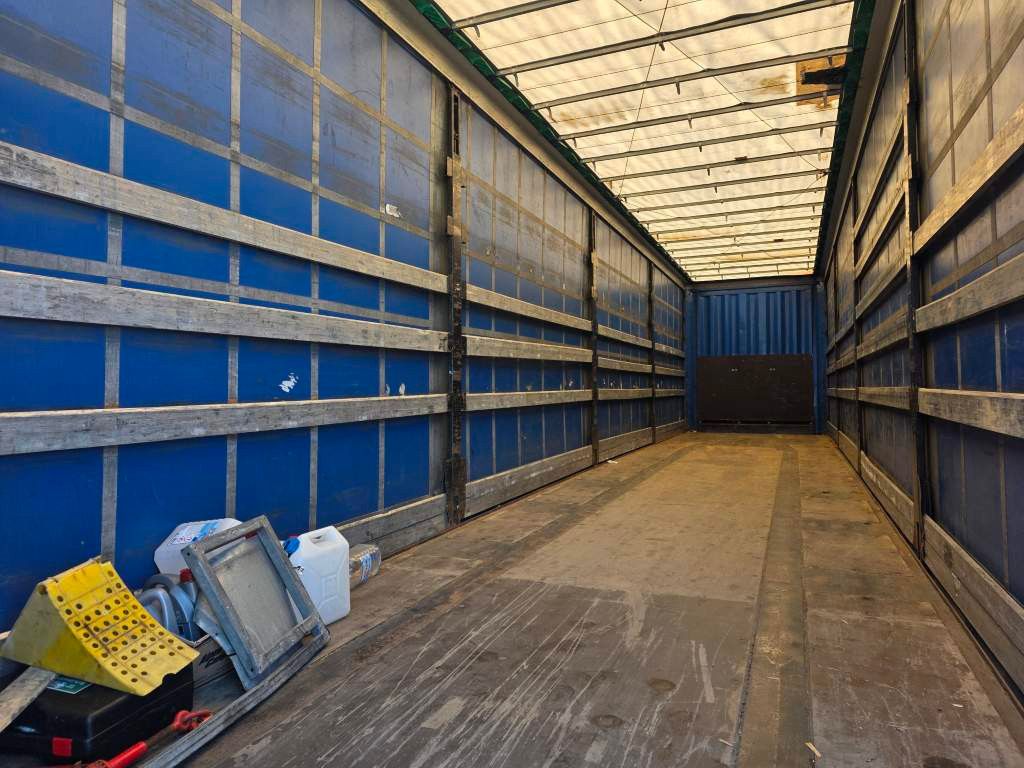 Fahrzeugabbildung Krone Mega Gardine mit Hubdach,Pal-Anschlag li+re