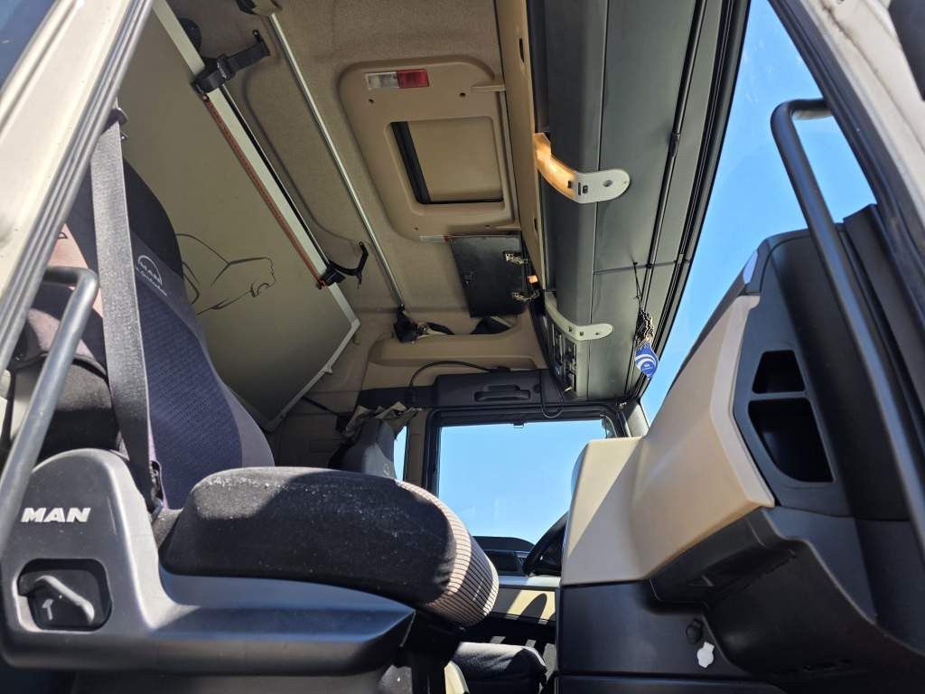 Fahrzeugabbildung MAN 18.500 TGX, retarder, Doppeltank