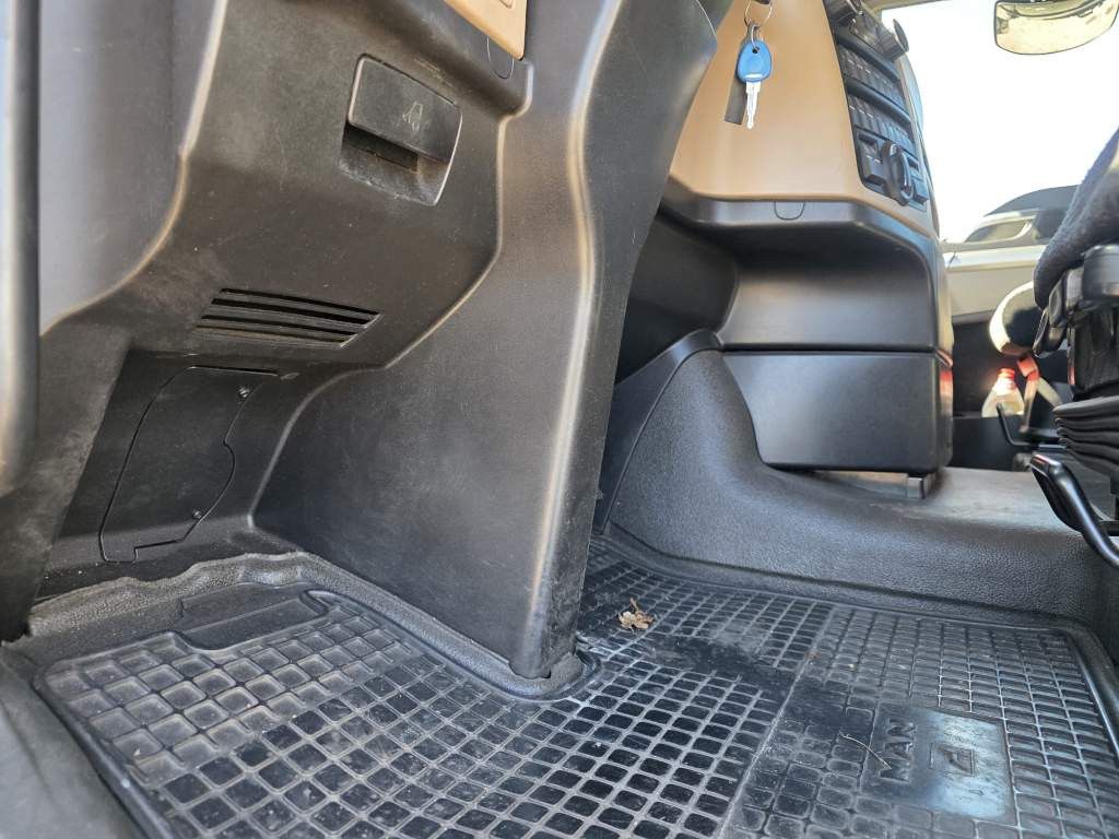 Fahrzeugabbildung MAN 18.500 TGX, retarder, Doppeltank